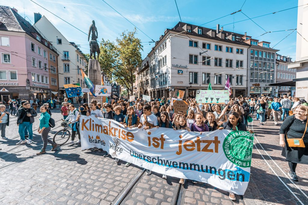Fridays for Future Demonstration am Bertholdsbrunnen in Freiburg